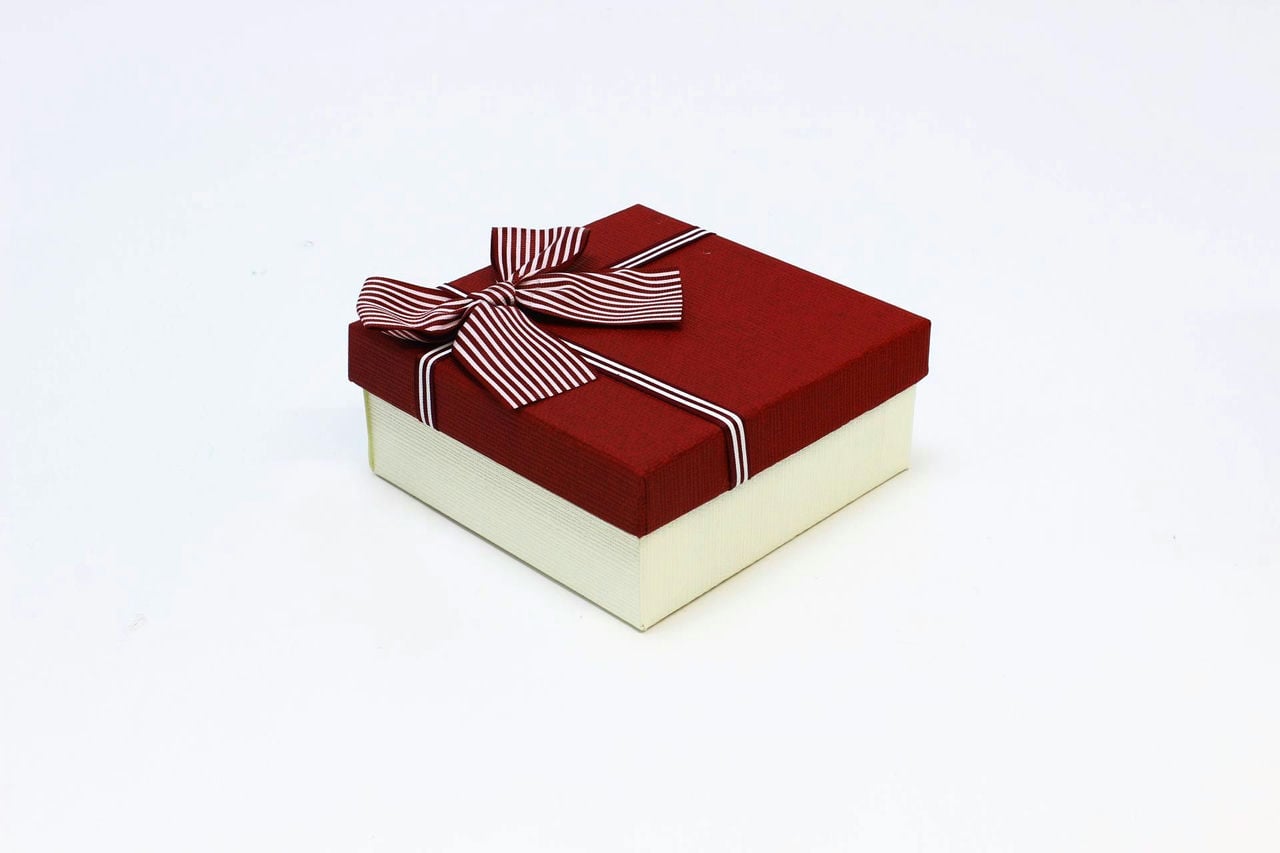 Коробка квадрат с бантом 15*15*7 см, белая/бордовая крашка (Арт) 720616/9-3А
