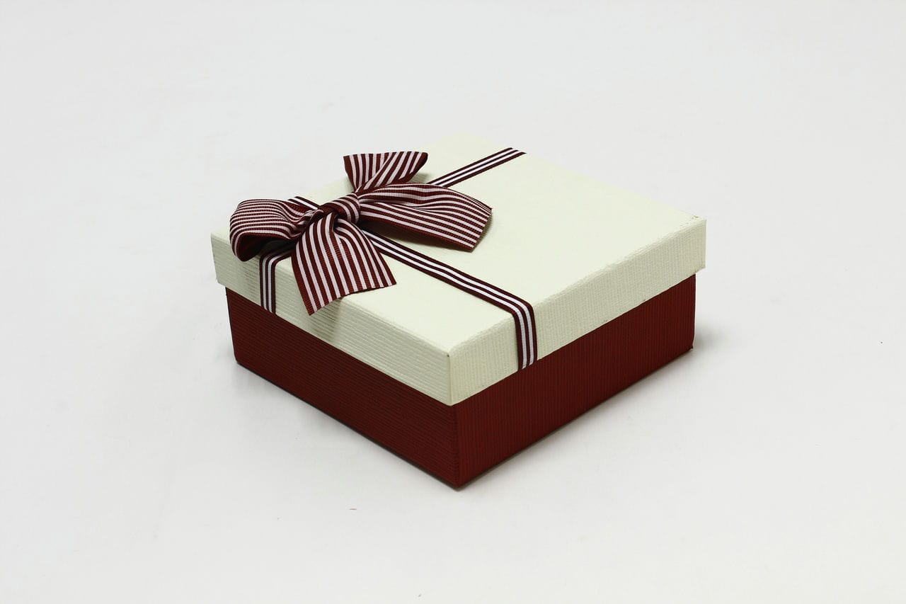 Коробка квадрат с бантом 15*15*7 см, бордовая/белая крашка (Арт) 720616/9-3Б