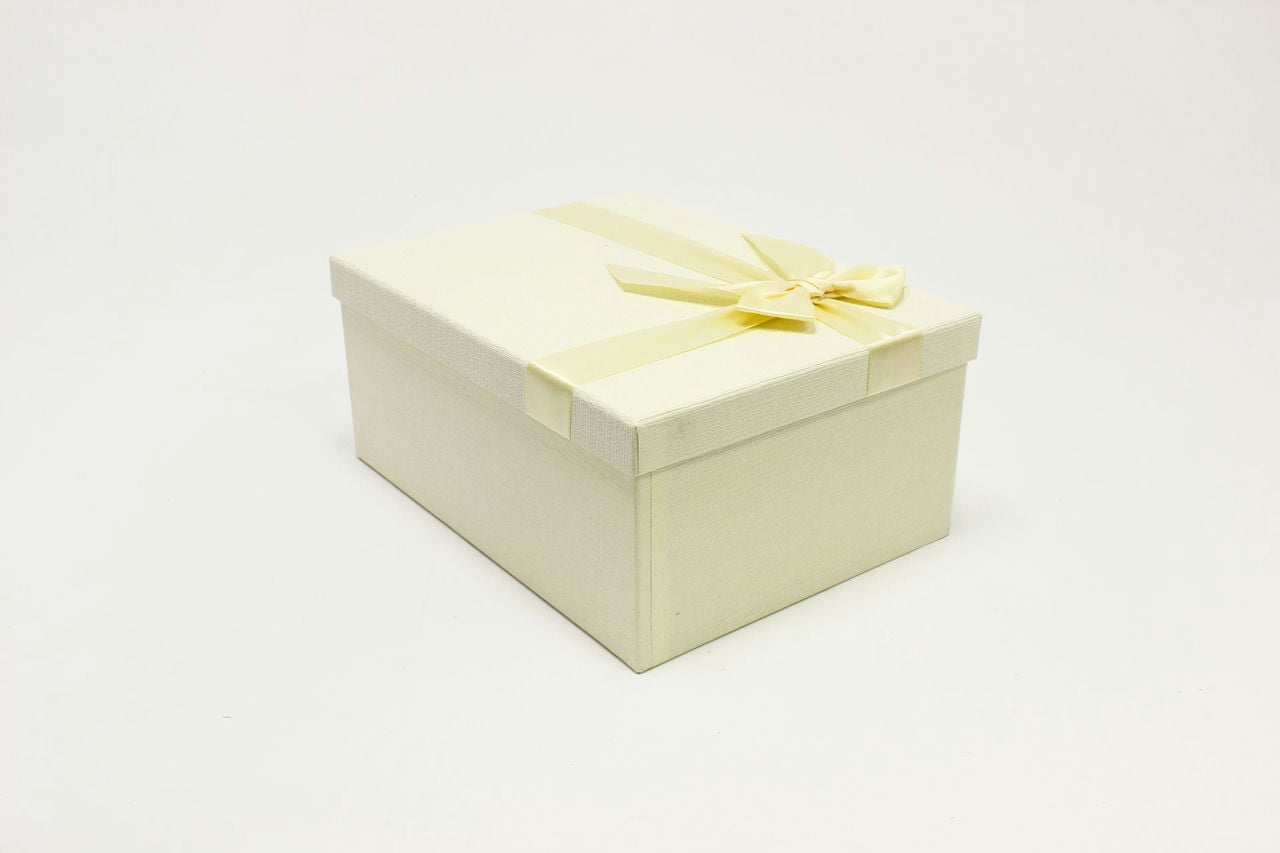 Коробка прямоугольная "Бант" Бежевый 30*22,8*13,3 см (Арт) 721604/0026-3 Коробка прямоугольная "Бант" Бежевый 30*22,8*13,3 см (Арт) 721604/0026-3
