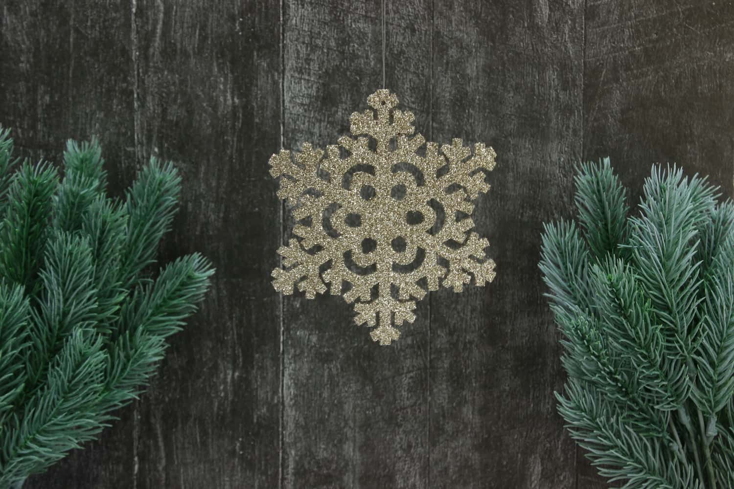 Украшение подвесное Снежинка с глиттером (дерево), 12х12см, Шампань