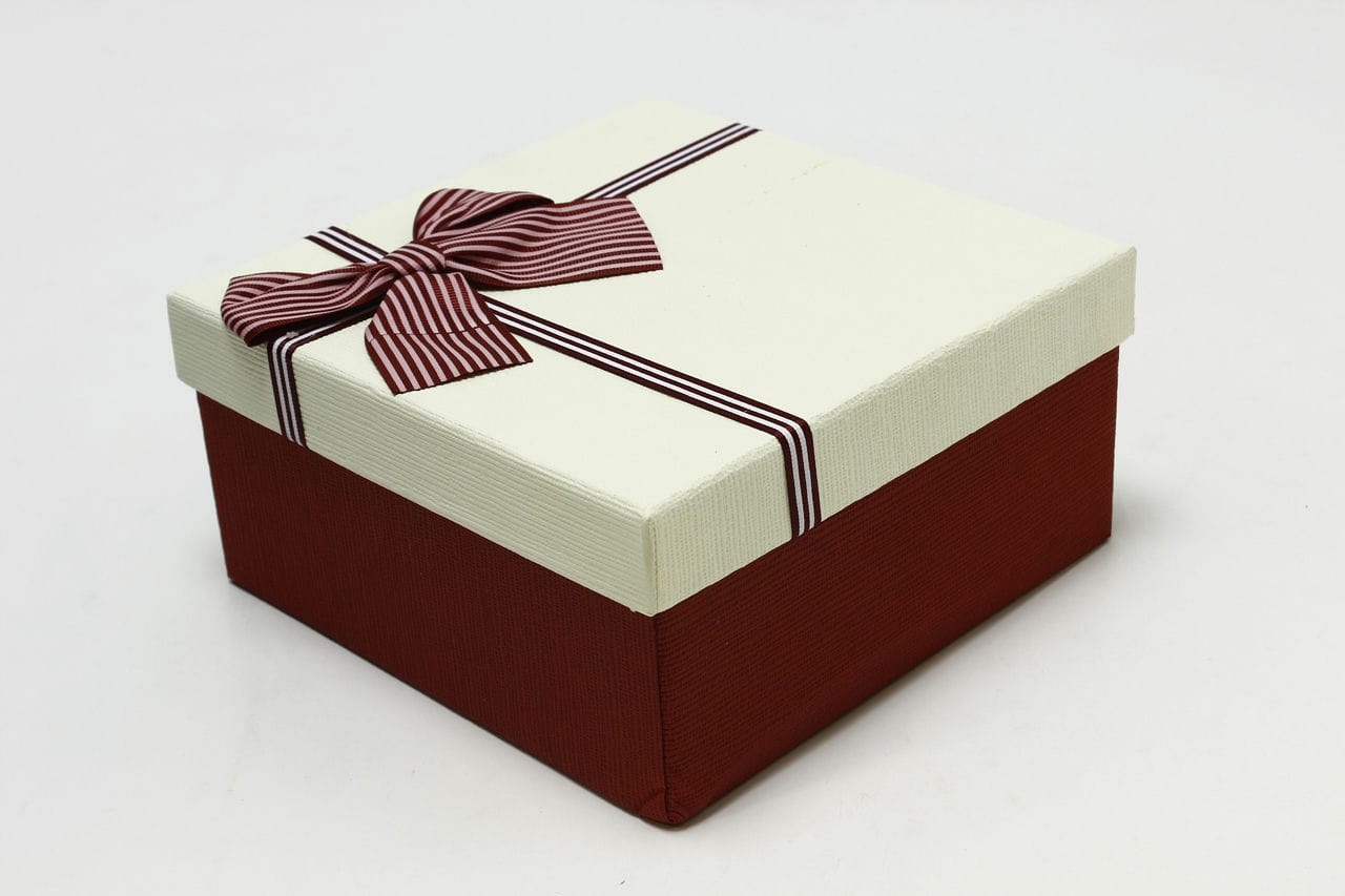 Коробка квадрат с бантом 19*19*9,8 см, бордовая/белая крашка (Арт) 720616/9-1Б