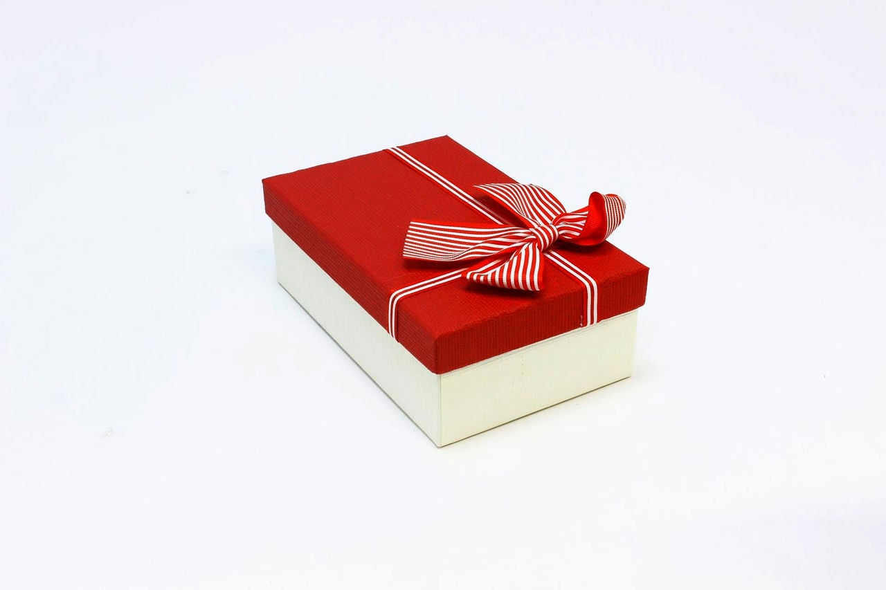 Коробка прямоугольник с бантом 19*12*6,6 см, белая/красная крышка (Арт) 720614/7-3А