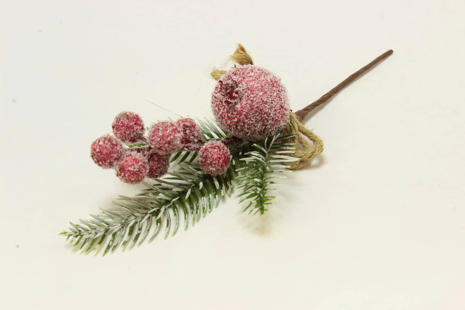 Ветка новогодняя заснеженная с яблоком и ягодами, h24 см