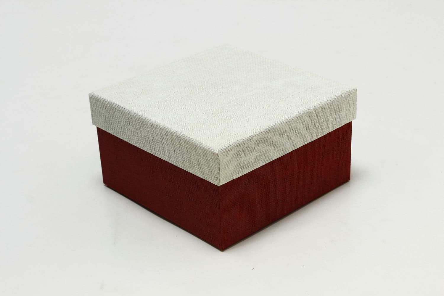 Коробка квадрат 15*15*8,5 см Бордовый/Белый (Арт) 7212289/0052-2