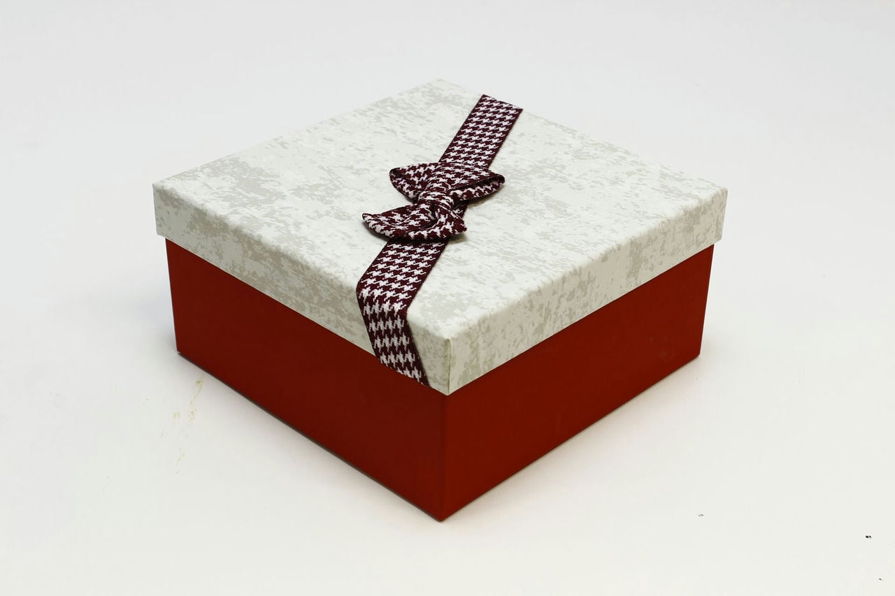 Коробка квадрат 19*19*9,5 см, Красный с бантом (Арт) 7201560/2-1