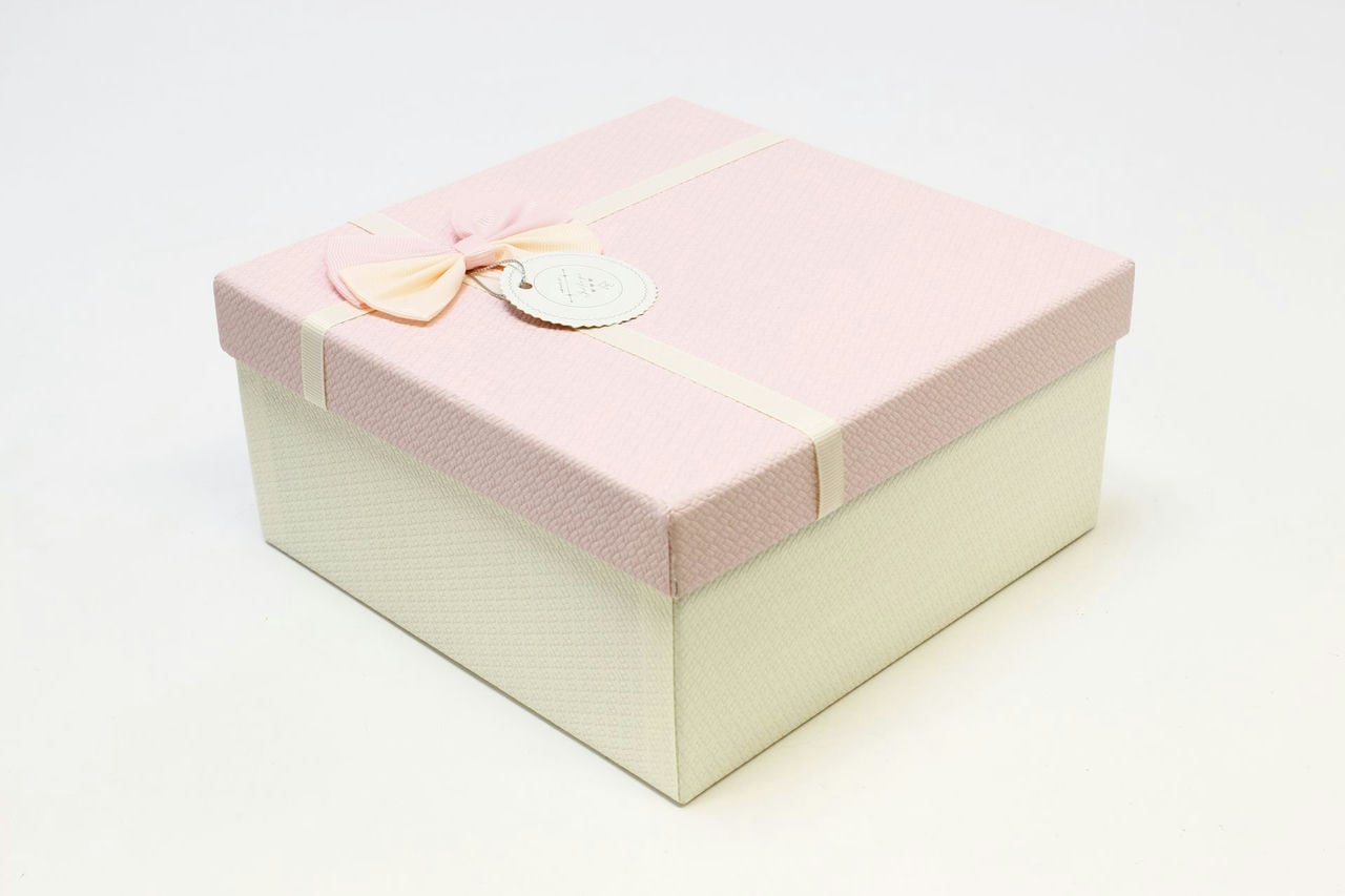 Коробка квадрат 19*19*9,5 см с бантом, белая/розовая крышка (Арт) 720616/21-1Б