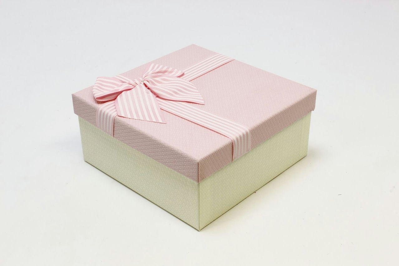 Коробка квадрат с полосатым бантом 17*17*8 см,  Розовый (Арт) 720616/27-2