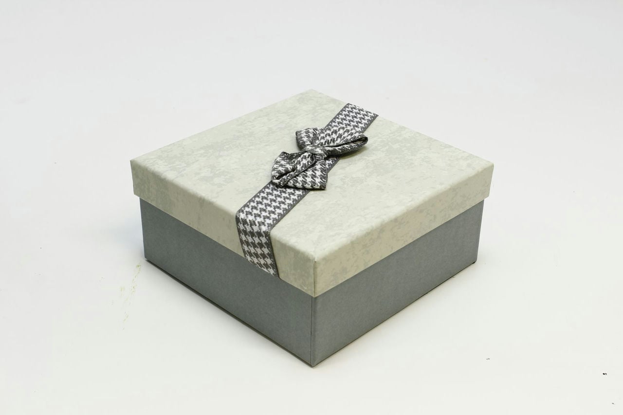 Коробка квадрат 17*17*8 см, Серый с бантом (Арт) 7201560/1-2