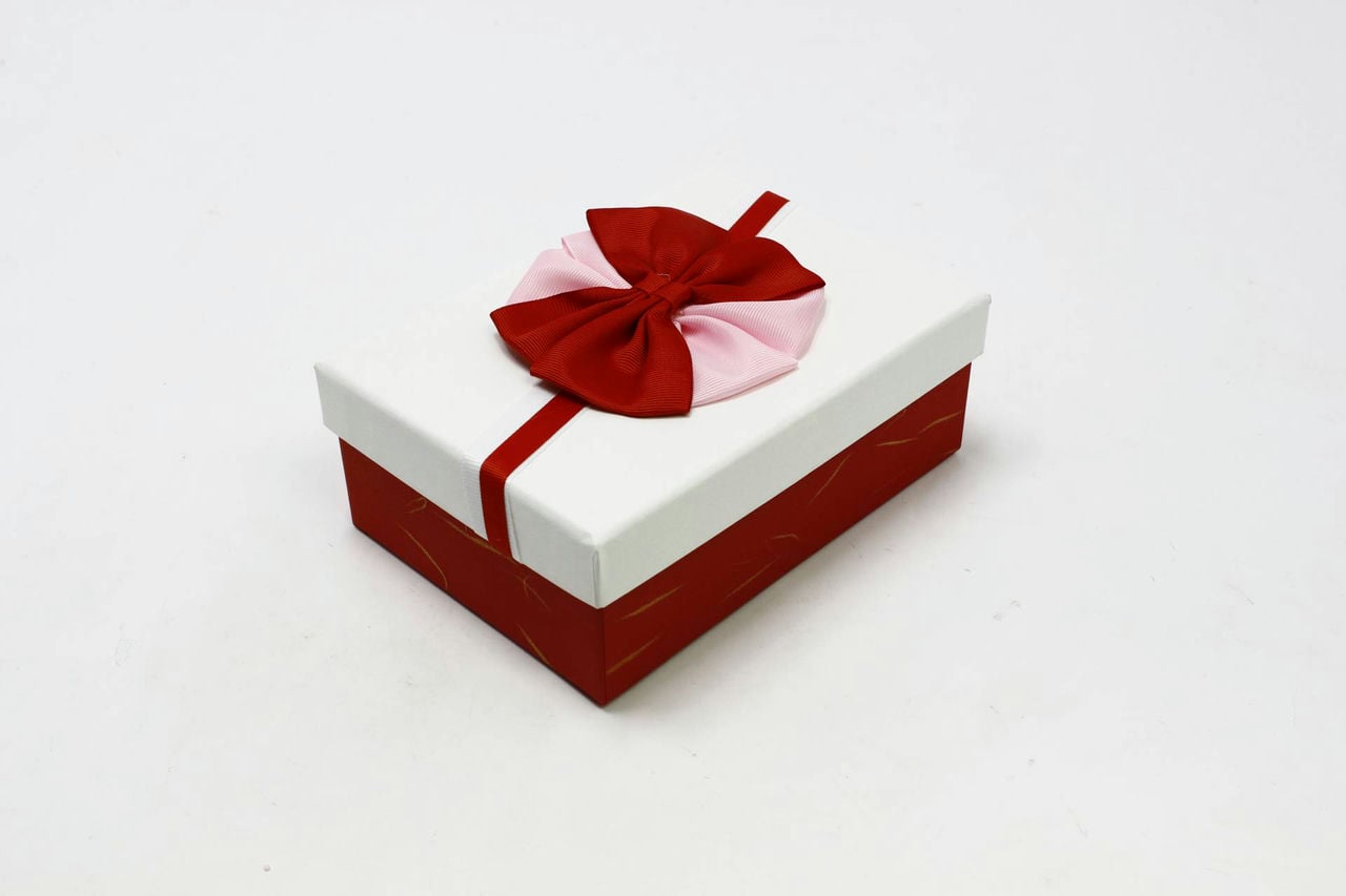 Коробка прямоугольник "Праздник" крышка Белая/Красный 19*12*6,5 см (Арт) 4829738-3А
