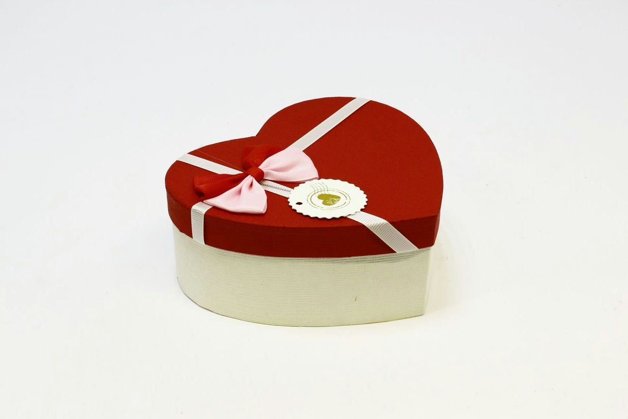 Коробка сердце 18,5*17,7*7,5 см с бантиком, белая/красная крышка (Арт) 720612/10-2Б