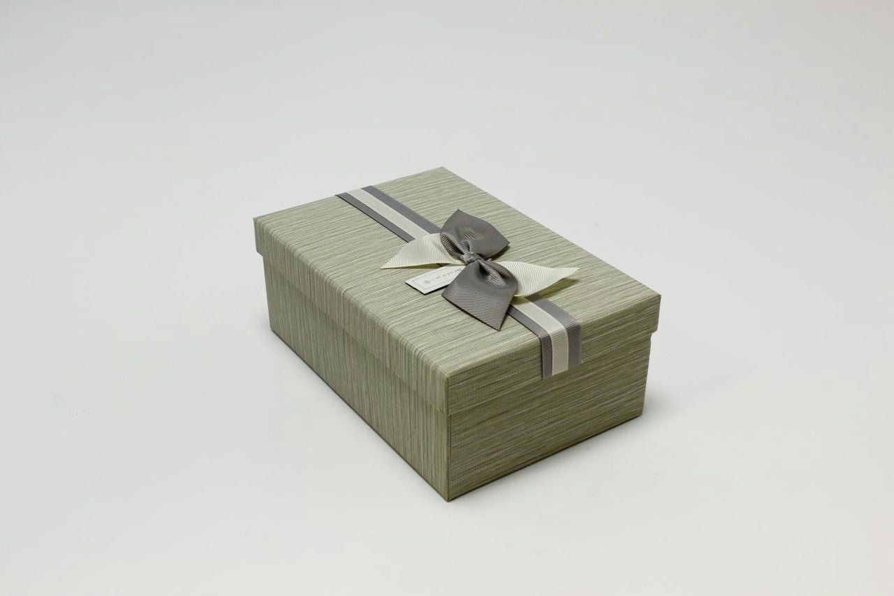 Прямоугольная коробка с бантом. Коробки. Коробка подарочная крышка - дно 23 февраля камуфляж с бантом 21*15*7 7488016. Мокап плоской прямоугольной коробки. Коробка а5 формата