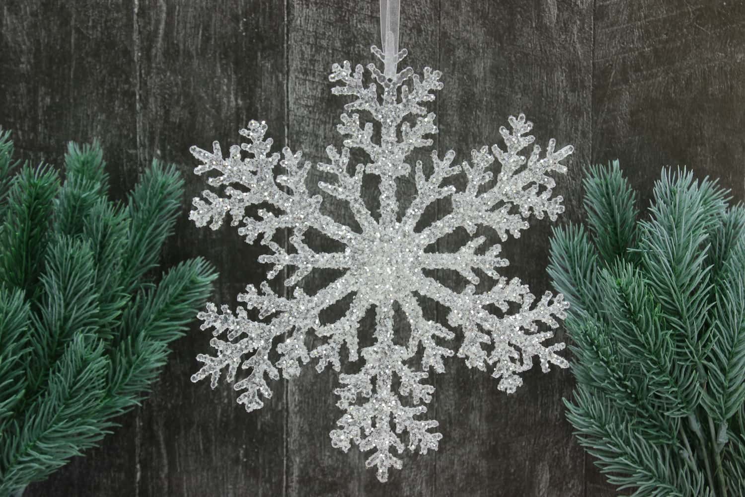 Украшение подвесное Снежинка с глиттером (пластик), 20см, Белый