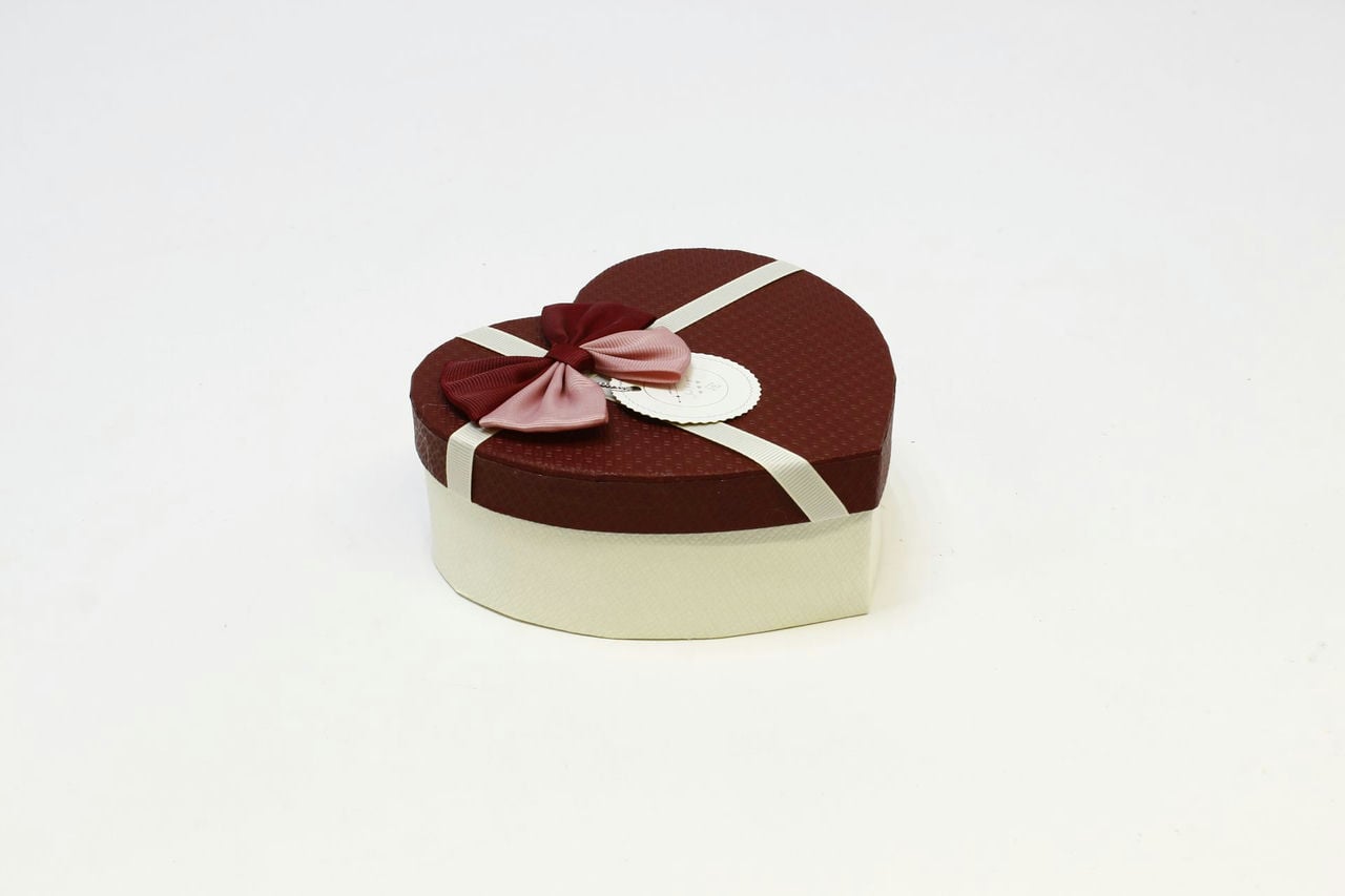 Коробка сердце 16*14*6 см  с бантиком, белая/вишневая крышка (Арт) 720612/26-3А