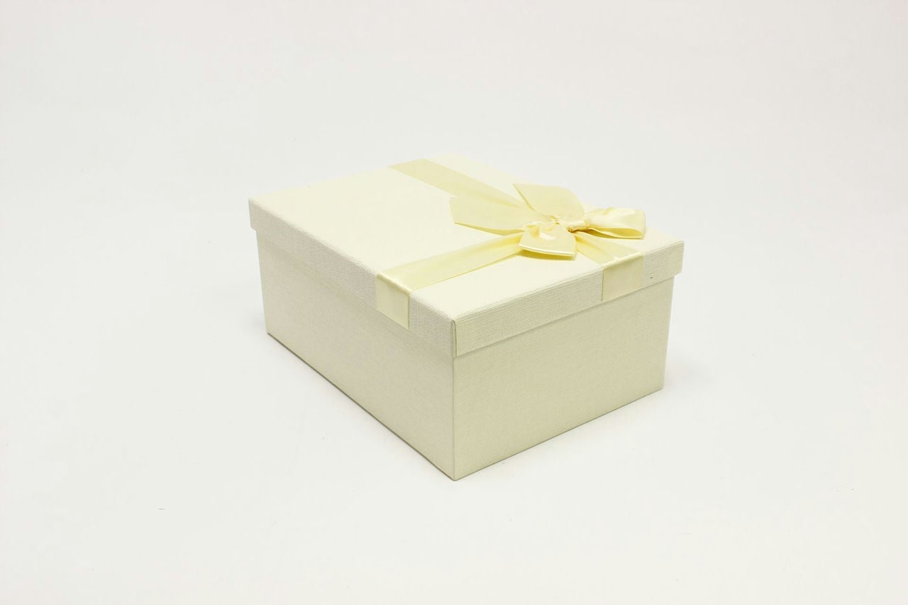 Коробка прямоугольная "Бант" Бежевый 28*21*12,3 см (Арт) 721604/0026-4 Коробка прямоугольная "Бант" Бежевый 28*21*12,3 см (Арт) 721604/0026-4