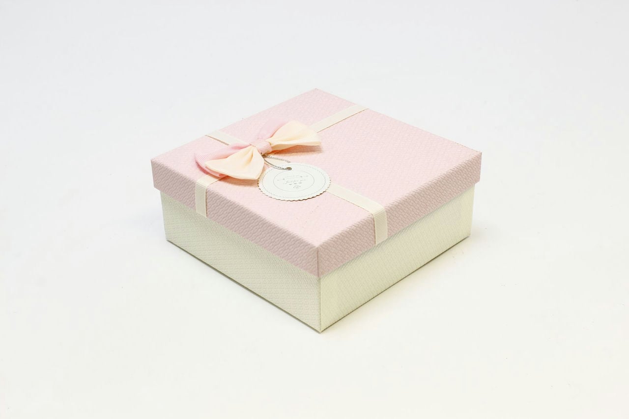 Коробка квадрат 15*15*6,5 см с бантом белая/розовая крышка (Арт) 720616/21-3Б