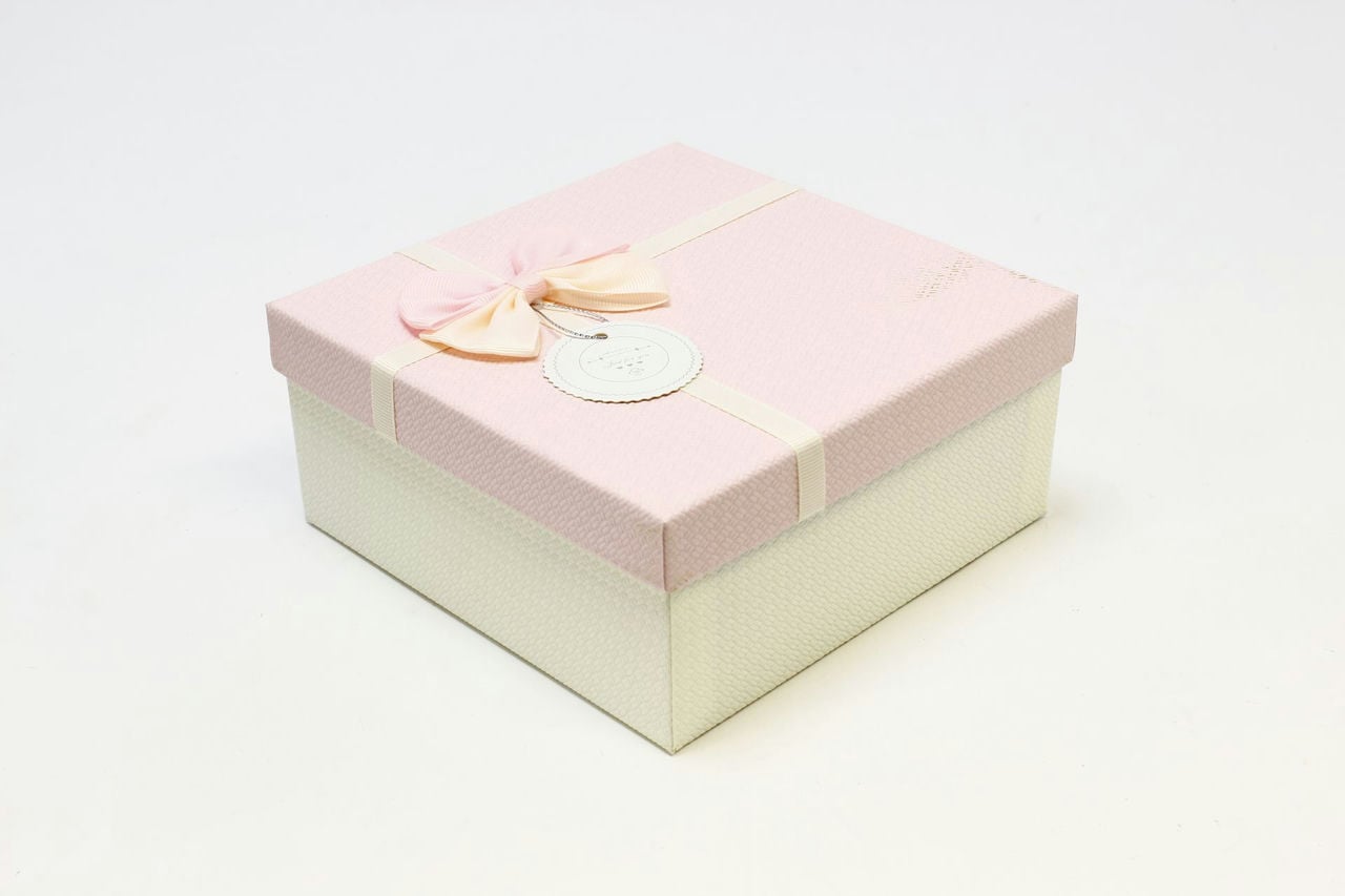 Коробка квадрат 17*17*8 см с бантом белая/розовая крышка (Арт) 720616/21-2Б