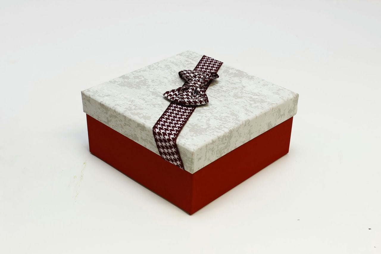 Коробка квадрат 17*17*8 см, Красный с бантом (Арт) 7201560/2-2