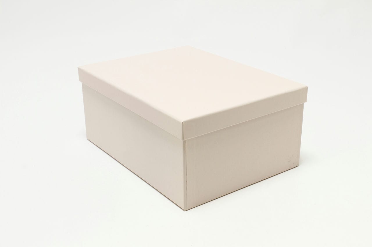 Коробки квадратные большие. Коробка белая прямоугольная. Цельный прямоугольный короб. Прямоугольная коробка белая c с крышкой. Мокап плоской прямоугольной коробки.