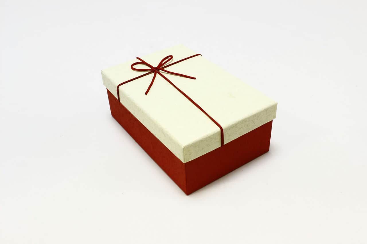 Коробка прямоугольник с бантом 21*14*8 см, красная/кремовая крышка (Арт) 720614/11-2А