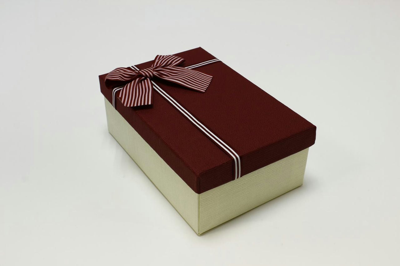 Коробка прямоугольник с бантом 21*14*8 см, белая/бордовая крышка (Арт) 720614/8-2Б