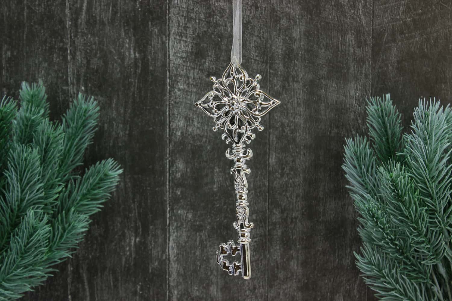 Украшение подвесное Ключик (пластик), 16х7,2см, Серебряный