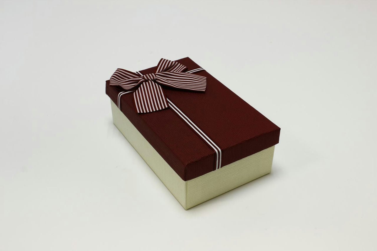 Коробка прямоугольник с бантом 19*12*6,6 см, белая/бордовая крышка (Арт) 720614/8-3Б
