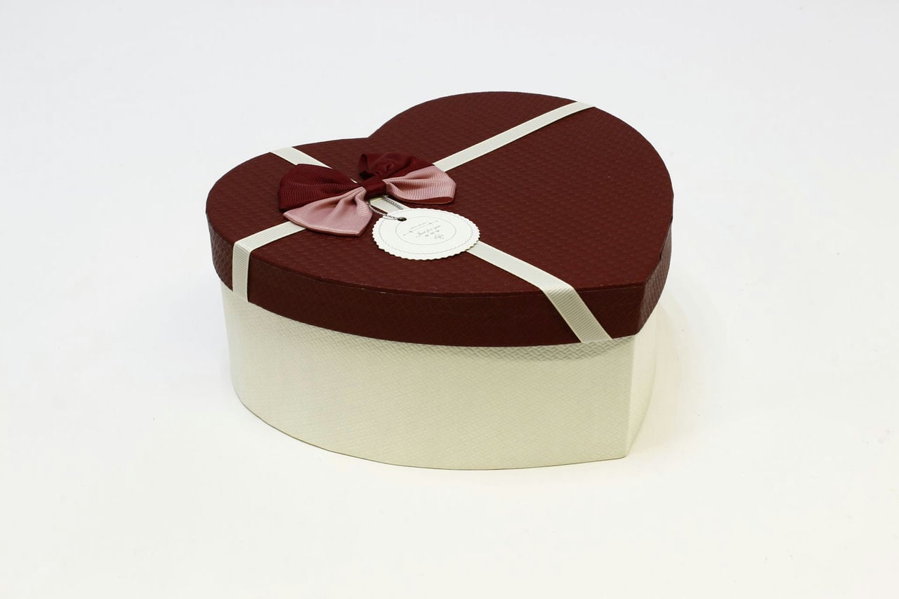 Коробка сердце 22*20*9 см с бантиком, белая/вишневая крышка (Арт) 720612/26-1А Коробка сердце 22*20*9 см с бантиком, белая/вишневая крышка (Арт) 720612/26-1А
