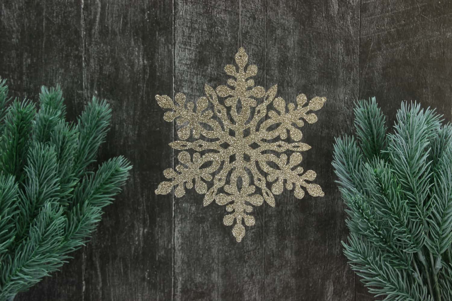 Украшение подвесное Снежинка с глиттером (дерево), 15х15см, Шампань