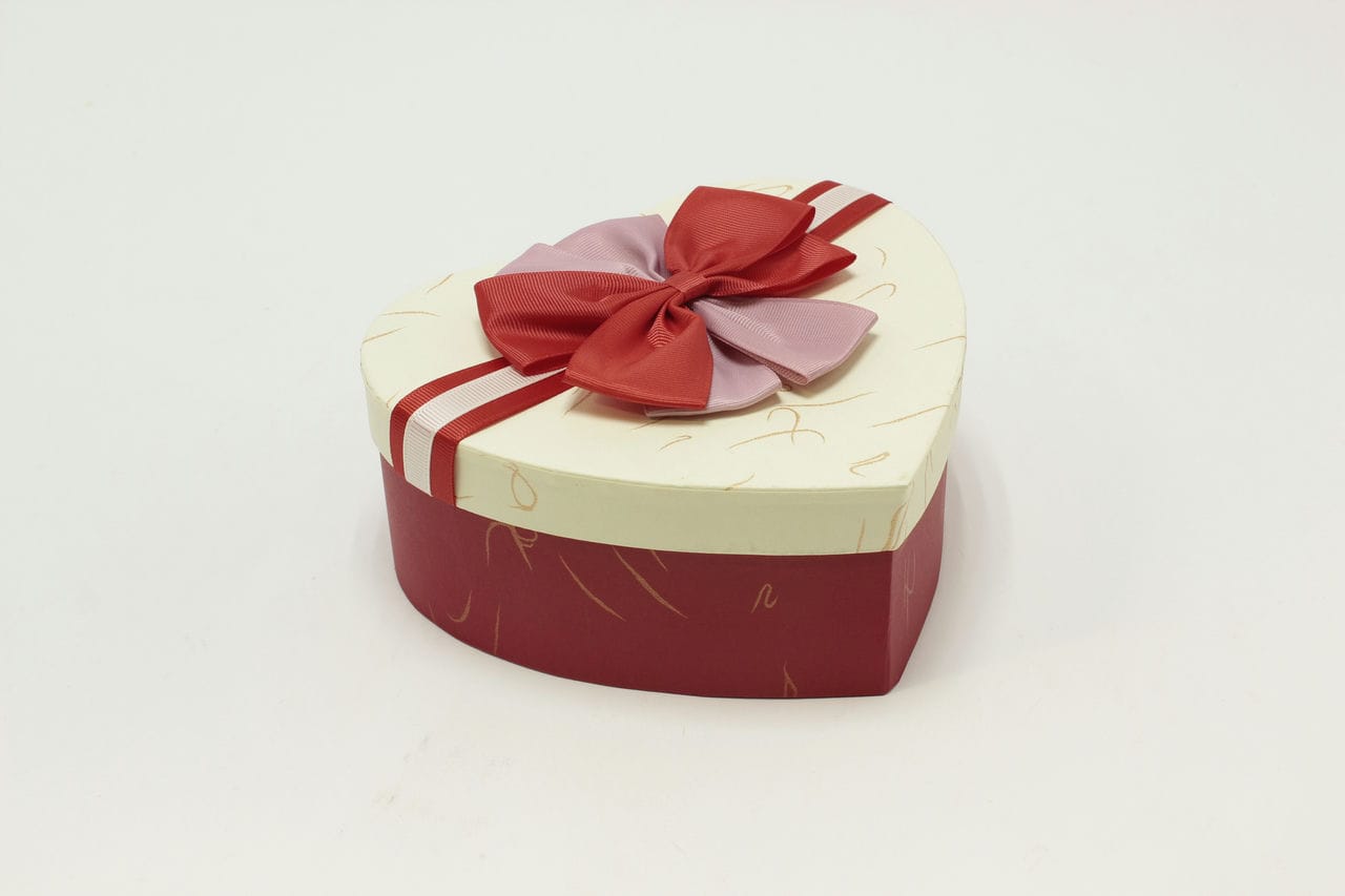 Коробка подарочная сердце 18,5*17,7*7,5 см, с бантиком, Бежево/Красный (Арт) 88011769-2Б