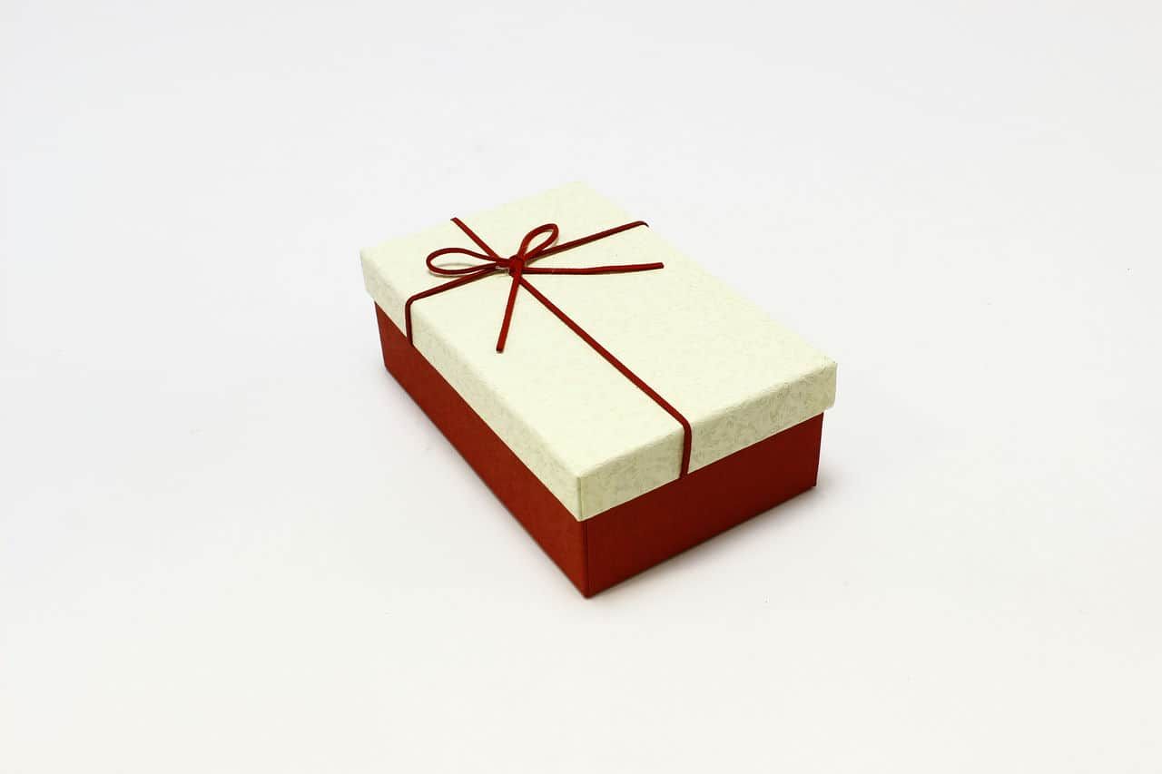 Коробка прямоугольник с бантом 19*12*6,6 см, красная/кремовая крышка (Арт) 720614/11-3А