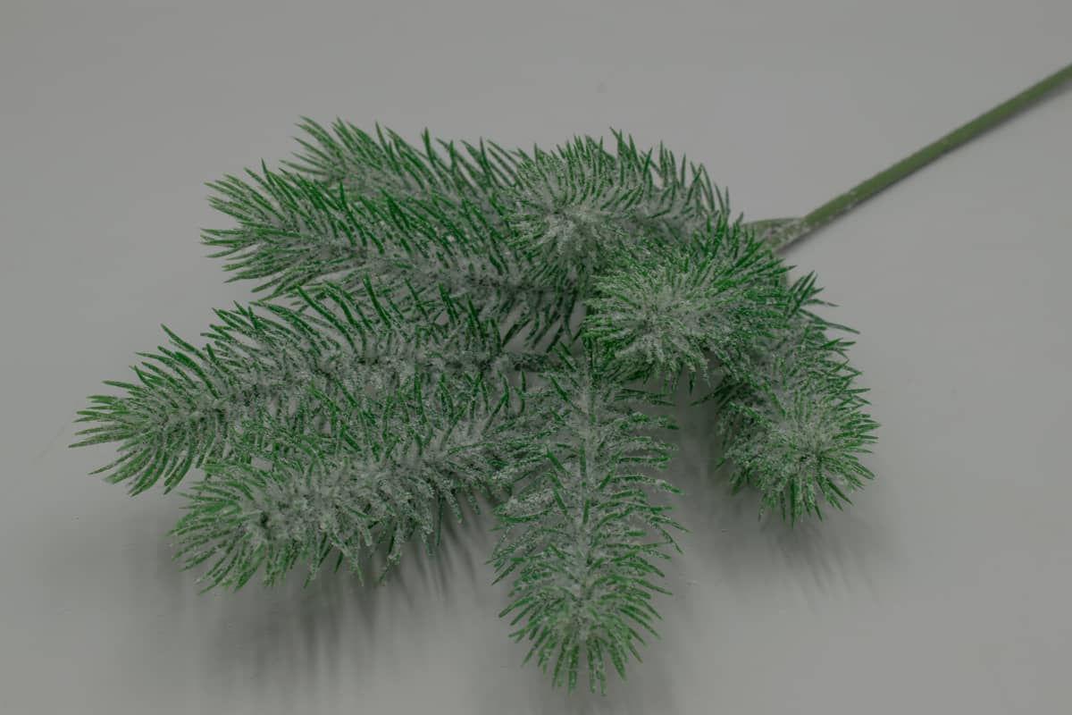 Ветка еловая "Бирси" H38см Зеленый (снег)