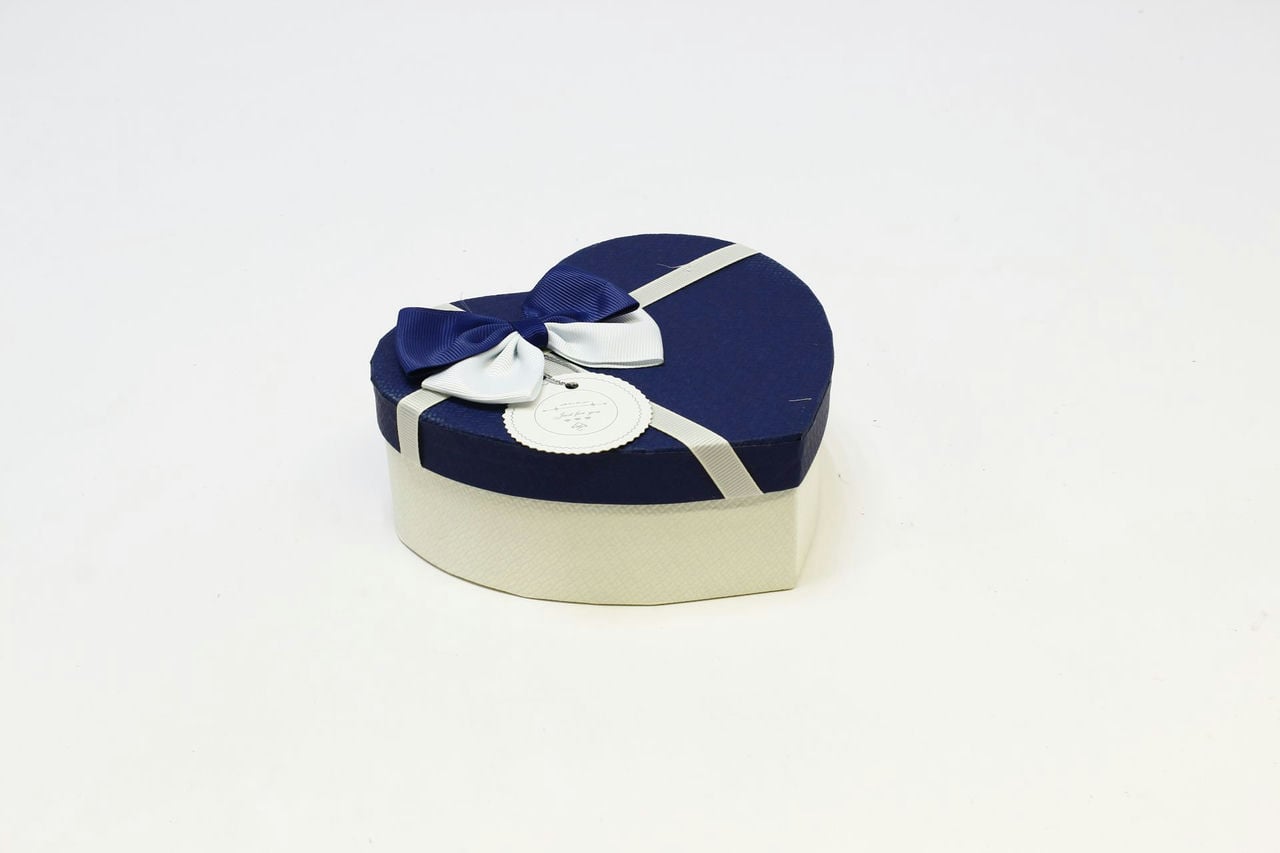 Коробка сердце 16*14*6 см с бантиком, белая/синяя крышка (Арт) 720612/23-3А Коробка сердце 16*14*6 см с бантиком, белая/синяя крышка (Арт) 720612/23-3А
